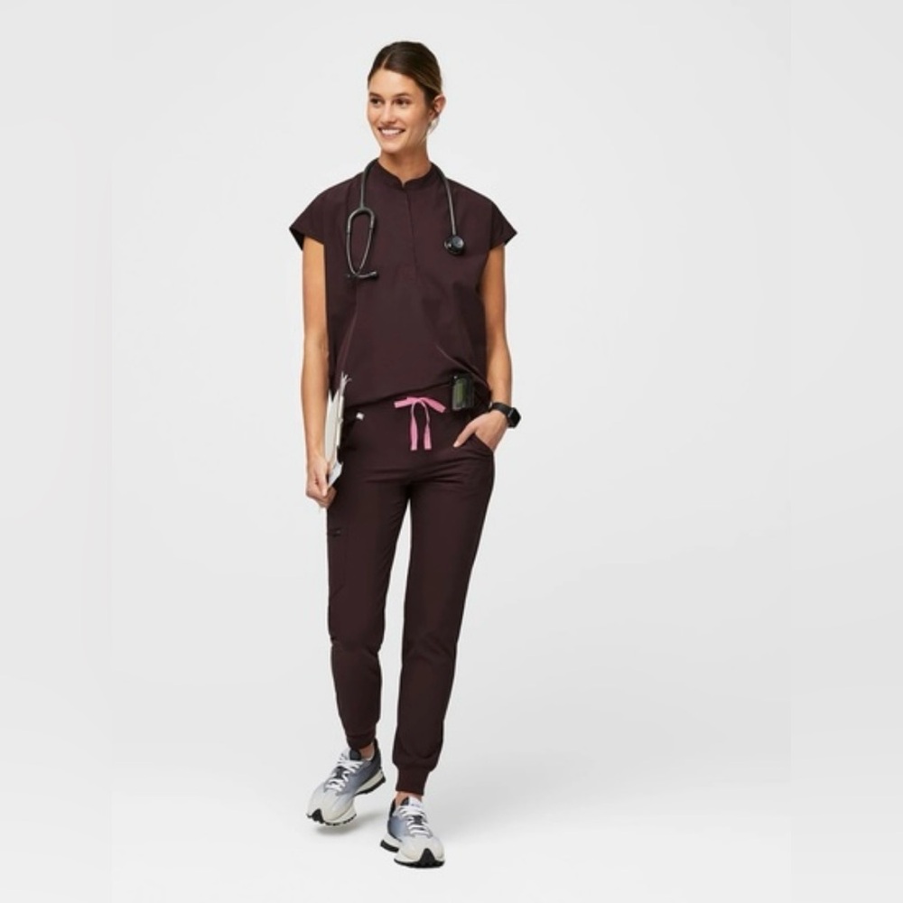 FIGS Espresso Scrub Set: S High Waisted Joggers, XS Rafaela Top